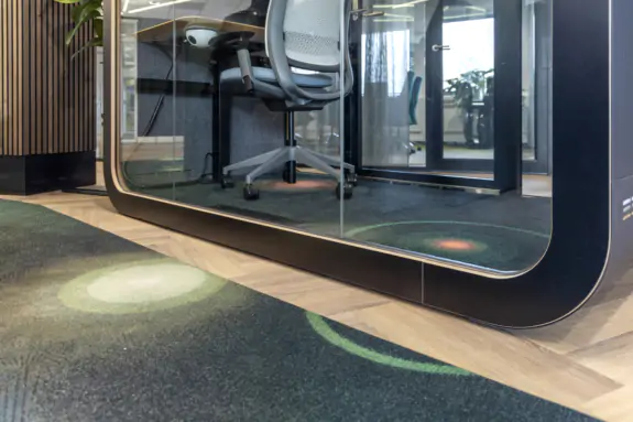 Kantoorpod met customdesigned carpet